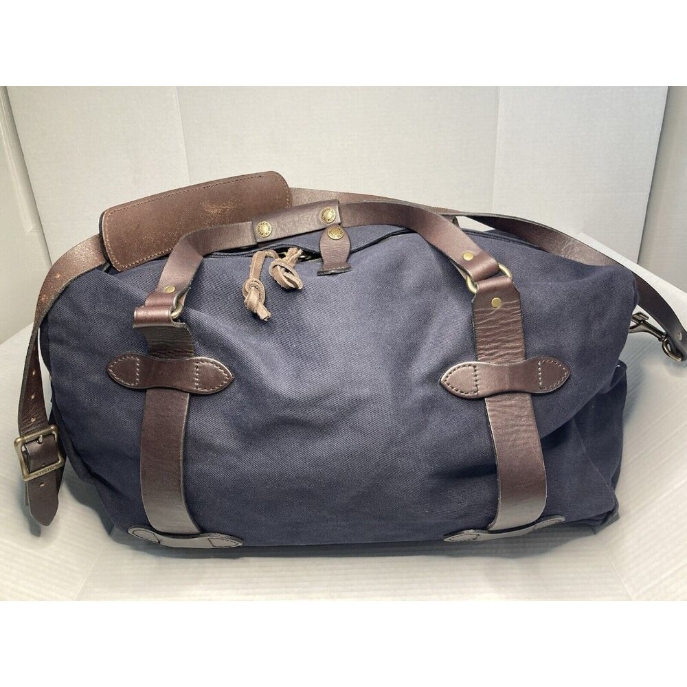 Filson Medium Rugged Twill Duffle Bag Navy 43 Liters 11070325 MSRP $595 EUC